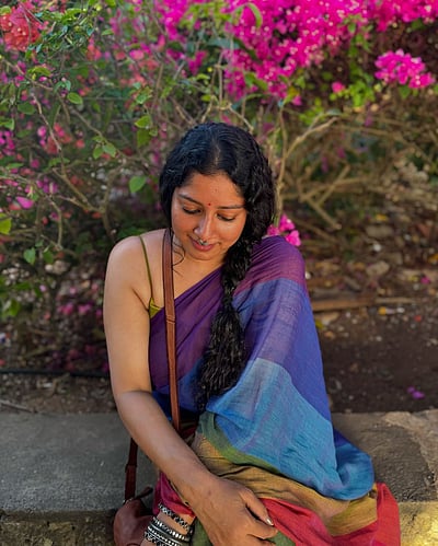 புதுவித அனுபவம்... பாலியில் அனுமோள்!